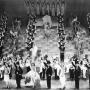 A Takarazuka Revue performance of Paris Sette 1930. Image uploaded by Sumire-Lover [Public Domain], via Wikimedia Commons. Original author unknown.
